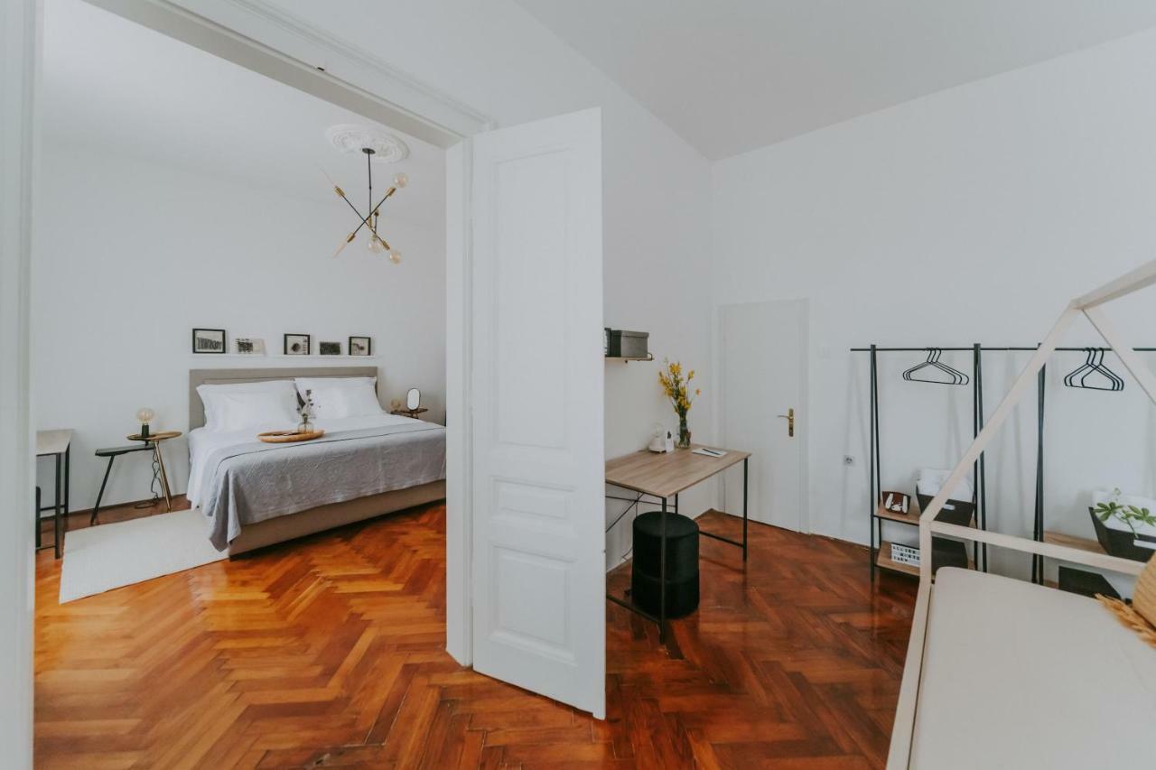 Alloro Boutique Apartment พูลา ภายนอก รูปภาพ