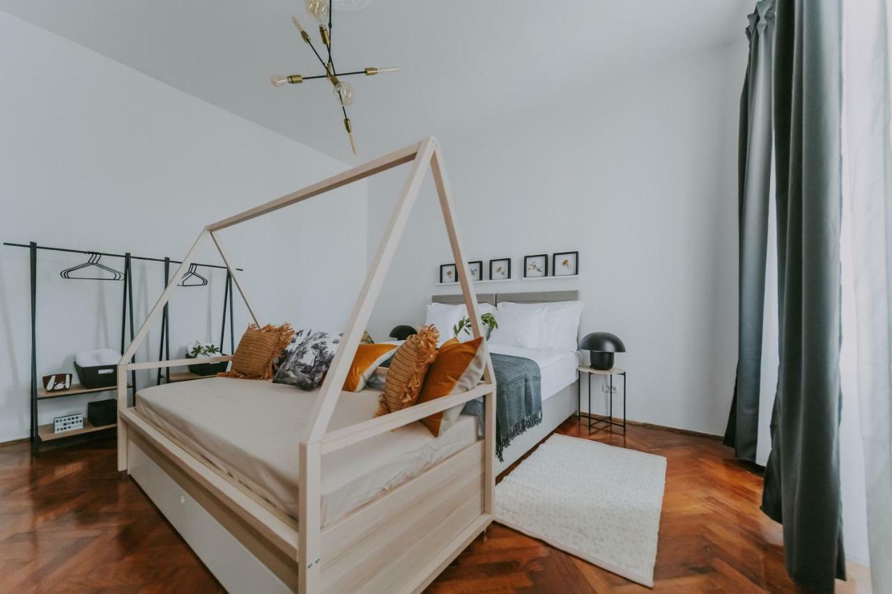 Alloro Boutique Apartment พูลา ภายนอก รูปภาพ