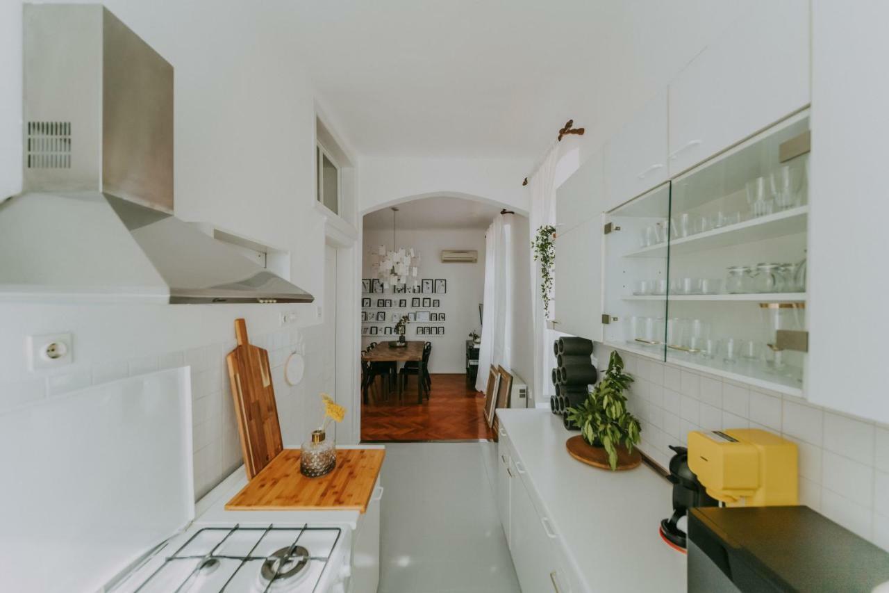 Alloro Boutique Apartment พูลา ภายนอก รูปภาพ